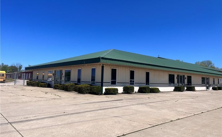 Pictures of Retail, Office, Restaurant property located at 7870 W Ridge Rd, Fairview, PA 16415 for lease - image #1
