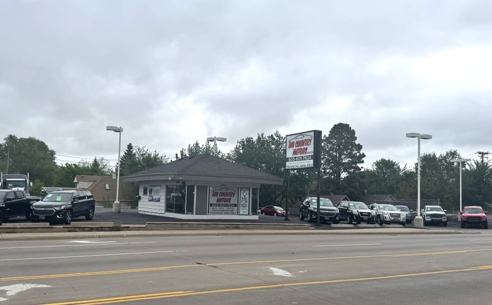 Pictures of Retail property located at 1400 W 12th St, Sioux Falls, SD 57104 for lease - image #1