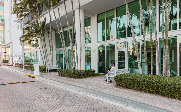 Pictures of Office property located at 350 S Miami Ave #CUA, Miami, FL 33130 for lease - image #1