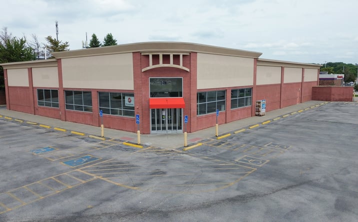 Pictures of Retail property located at 2609 S 132nd St, Omaha, NE 68144 for lease - image #1