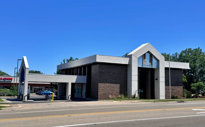 Pictures of Retail, Office property located at 4048 E State St, Rockford, IL 61108 for lease - image #1