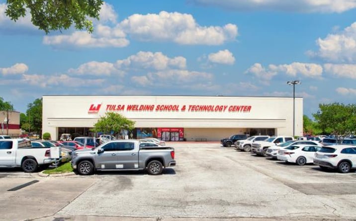 Pictures of Retail property located at 243 Greens Rd, Houston, TX 77060 for lease - image #1