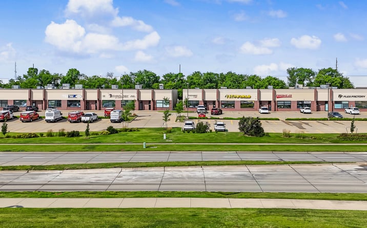 Pictures of Retail, Office, Industrial property located at 3934 NW Urbandale Dr, Urbandale, IA 50322 for lease - image #1