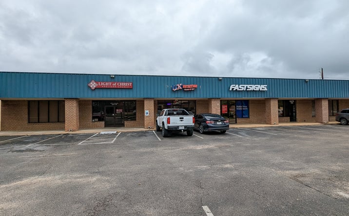 Pictures of Retail, Office property located at 505 W University Ave, Georgetown, TX 78626 for lease - image #1