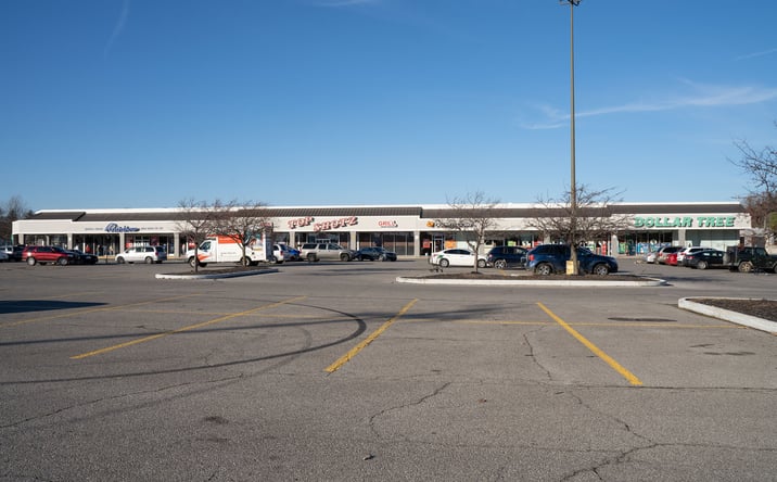 Pictures of Retail property located at 920 W Alexis Rd, Toledo, OH 43612 for lease - image #1