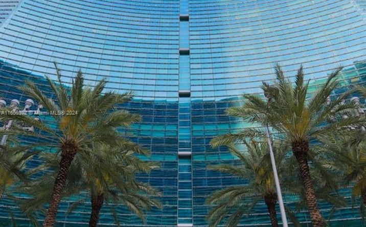 Pictures of Office property located at 1395 Brickell Ave #8th floor, Miami, FL 33131 for lease - image #1
