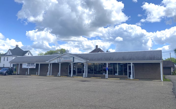 Pictures of Retail property located at 725 Main Ave W, Massillon, OH 44647 for lease - image #1