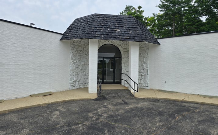 Pictures of Retail, Office property located at 28686 W Northwest Hwy, Lake Barrington, IL 60010 for lease - image #1