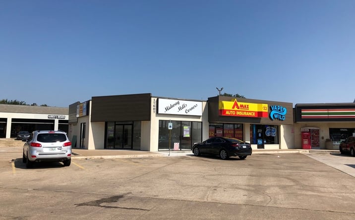 Pictures of Retail property located at 17607 Midway Rd, Dallas, TX 75287 for lease - image #1