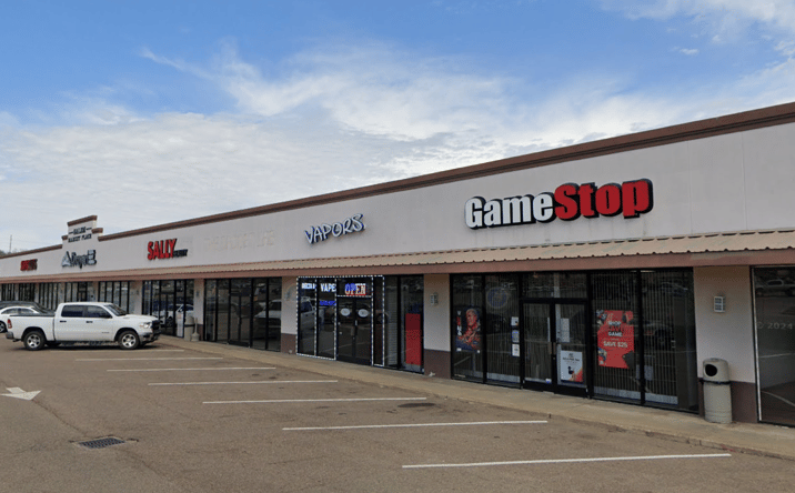 Pictures of Retail property located at 2955 E State St, Salem, OH 44460 for lease - image #1