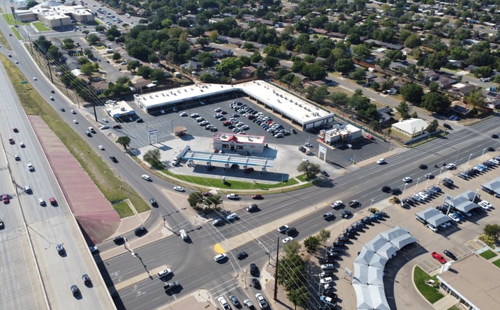 Pictures of Retail property located at 7006 University Ave, Lubbock, TX 79413 for lease - image #1
