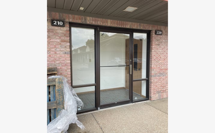 Pictures of Retail, Office property located at 125 N Weinbach Ave, Evansville, IN 47711 for lease - image #1