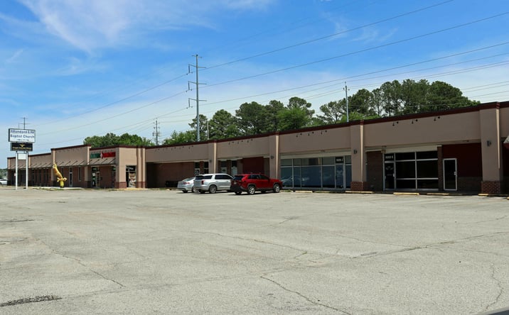 Pictures of Retail property located at 9009 Memorial Pkwy SW, Huntsville, AL 35802 for lease - image #1
