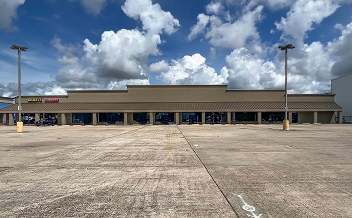 Pictures of Retail, Office, Restaurant property located at 6005 Jefferson Hwy, Harahan, LA 70123 for lease - image #1