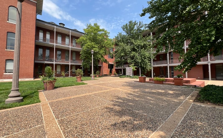 Pictures of Office property located at 1 Campbell Plaza, St. Louis, MO 63139 for lease - image #1