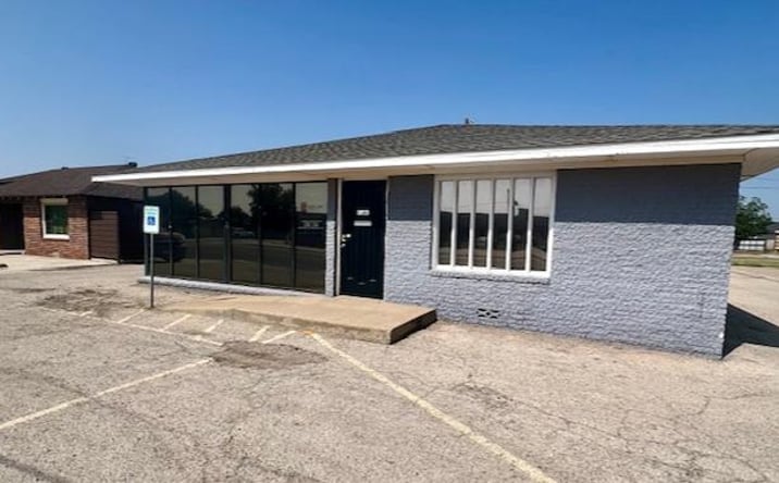 Pictures of Office property located at 1703 N Big Spring St, Midland, TX 79701 for lease - image #1