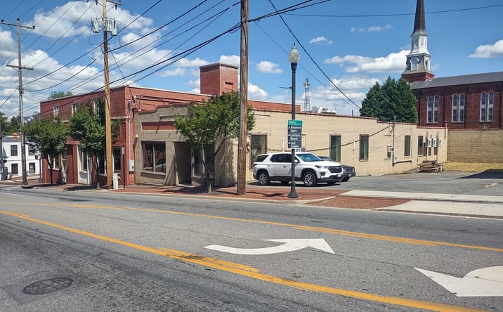 Pictures of Retail property located at 400 5th St & Court St, Lynchburg, VA 24504 for lease - image #1