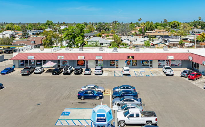 Pictures of Retail property located at 736 W Inyo Ave, Tulare, CA 93274 for lease - image #1