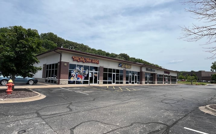 Pictures of Retail property located at 3930 38TH Avenue, Moline, IL 61265 for lease - image #1