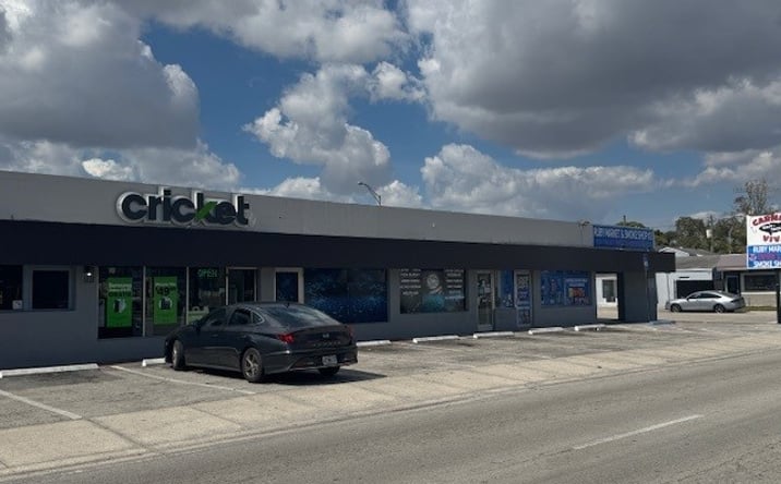 Pictures of Retail property located at 450 E 4th Ave, Hialeah, FL 33010 for lease - image #1
