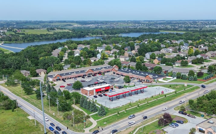 Pictures of Retail property located at 14242 Fort St, Omaha, NE 68164 for lease - image #1