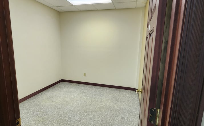 Pictures of Office property located at 815 John St, Evansville, IN 47713 for lease - image #1