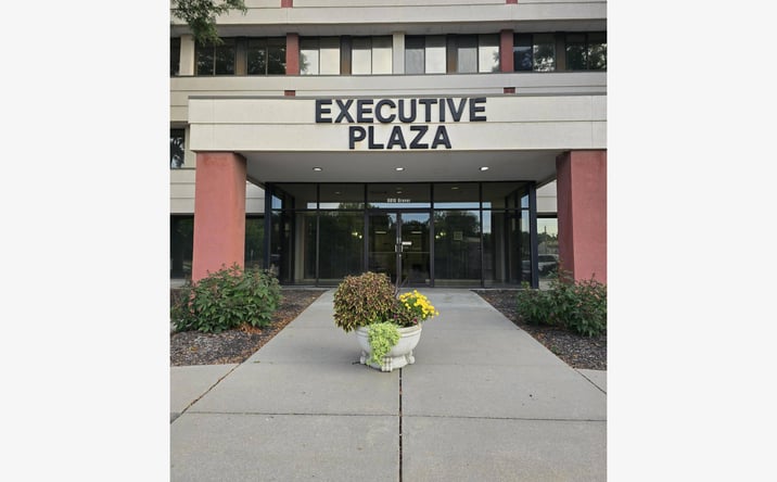 Pictures of Office property located at 6818 Grover St, Omaha, NE 68106 for lease - image #1