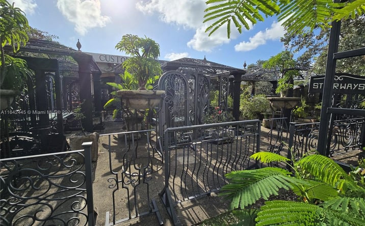 Pictures of Retail, Restaurant property located at 102 N Federal Hwy, Dania Beach, FL 33004 for lease - image #1
