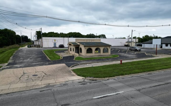 Pictures of Retail, Office property located at 2801 N Main St, Decatur, IL 62526 for lease - image #1