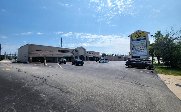 Pictures of Retail property located at 2828 N Main St, Decatur, IL 62526 for lease - image #1