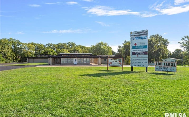 Pictures of Office property located at 1440 W WALNUT Street, Jacksonville, IL 62650 for lease - image #1