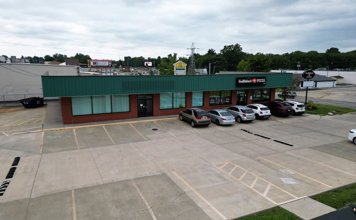 Pictures of Retail property located at 2807 N Main St, Decatur, IL 62526 for lease - image #1