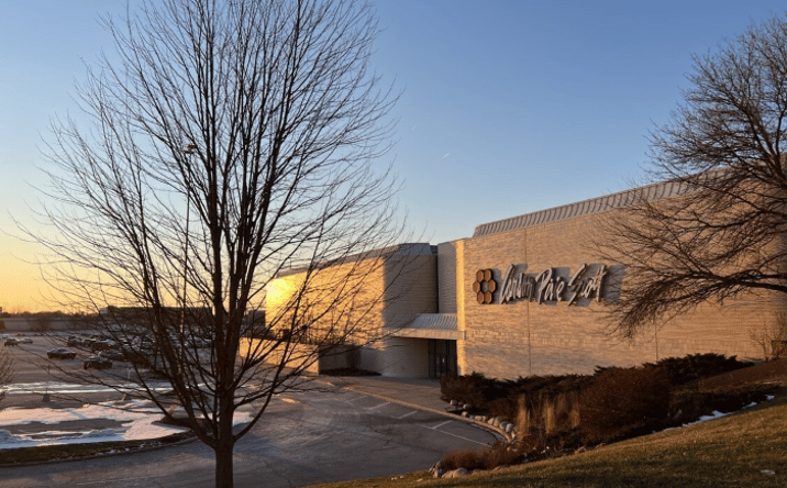 Pictures of Retail, Office, Restaurant property located at 1995 Southlake Mall, Merrillville, IN 46410 for lease - image #1