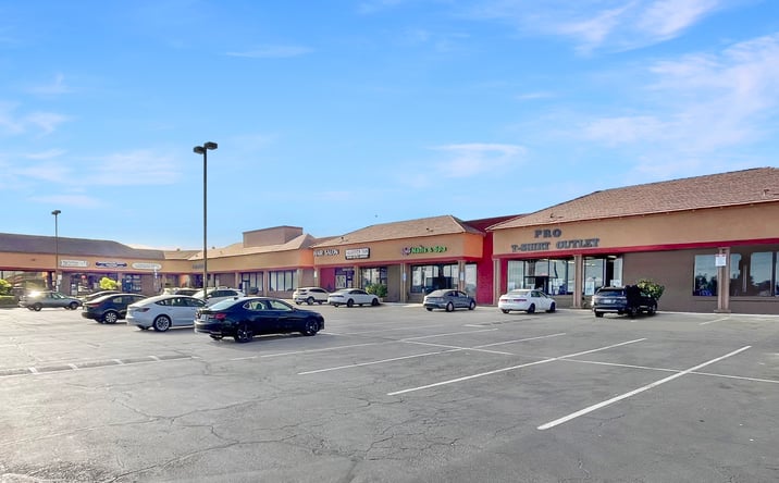 Pictures of Retail property located at 564 W Foothill Blvd, Rialto, CA 92376 for lease - image #1
