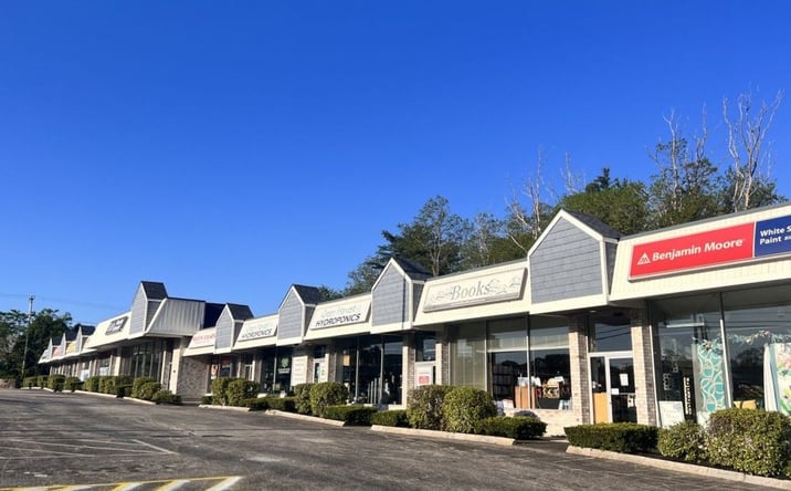 Pictures of Retail property located at 18 Plaistow Rd, Plaistow, NH 03865 for lease - image #1