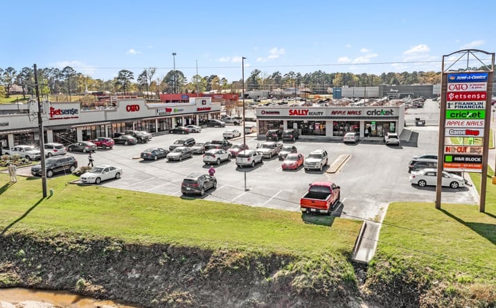 Pictures of Retail property located at 2414 S 5th St, Leesville, LA 71446 for lease - image #1