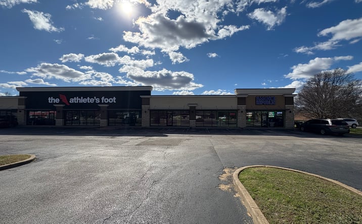 Pictures of Retail property located at 2106 W Gentry Pkwy, Tyler, TX 75702 for lease - image #1