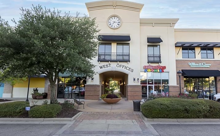 Pictures of Retail property located at 144 Market St, Flowood, MS 39232 for lease - image #1