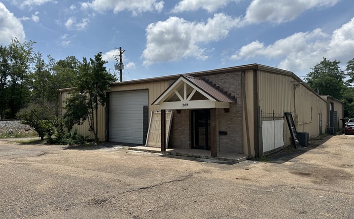Pictures of Industrial property located at 209 W Ridgeland Avenue, Ridgeland, MS 39157 for lease - image #1