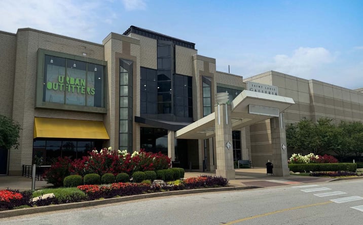 Pictures of Retail, Restaurant property located at 1155 St Louis Galleria St, Richmond Heights, MO 63117 for lease - image #1