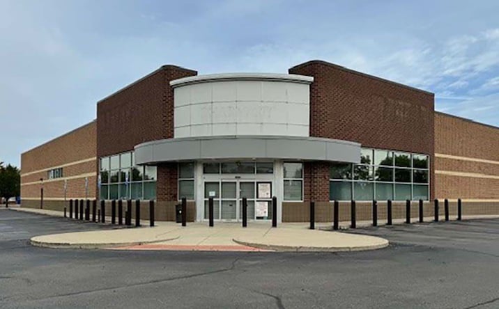 Pictures of Retail property located at 105 Golden Gate Plaza, Maumee, OH 43537 for lease - image #1
