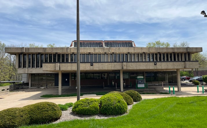 Pictures of Retail, Office property located at 4600 N Brandywine Dr, Peoria, IL 61614 for lease - image #1