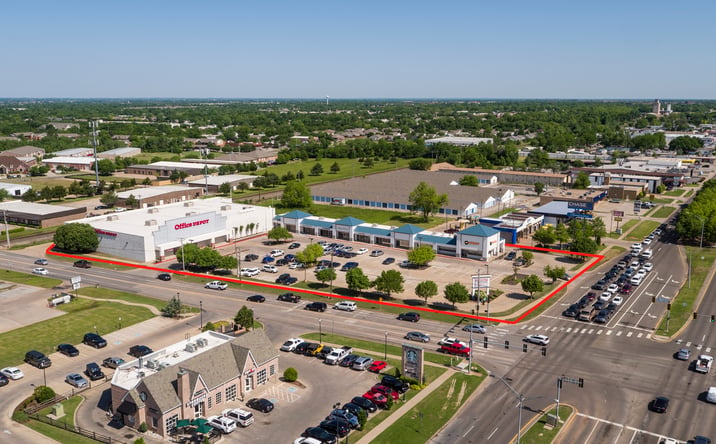 Pictures of Retail property located at 1427 S Broadway Ave, Edmond, OK 73034 for lease - image #1