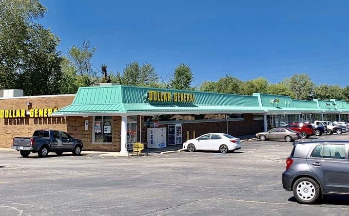 Pictures of Retail property located at 7764-7800 W 130th St, Middleburg Heights, OH 44130 for lease - image #1