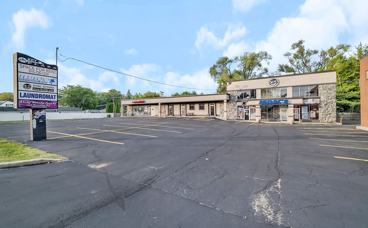 Pictures of Retail, Restaurant property located at 2357 Plainfield Rd, Crest Hill, IL 60403 for lease - image #1