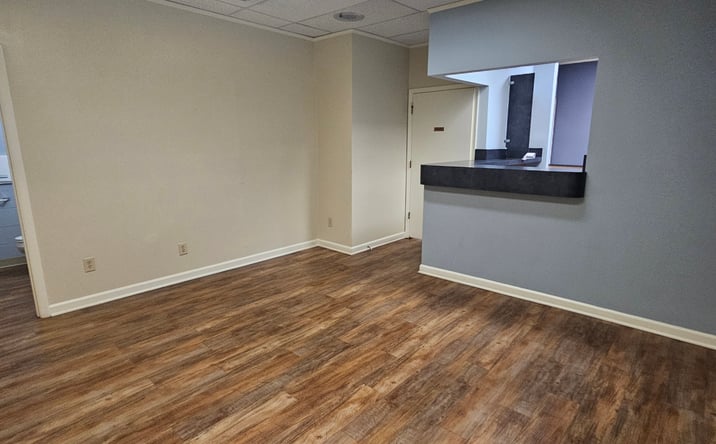 Pictures of Office property located at 426 Lexington Rd, Versailles, KY 40383 for lease - image #1