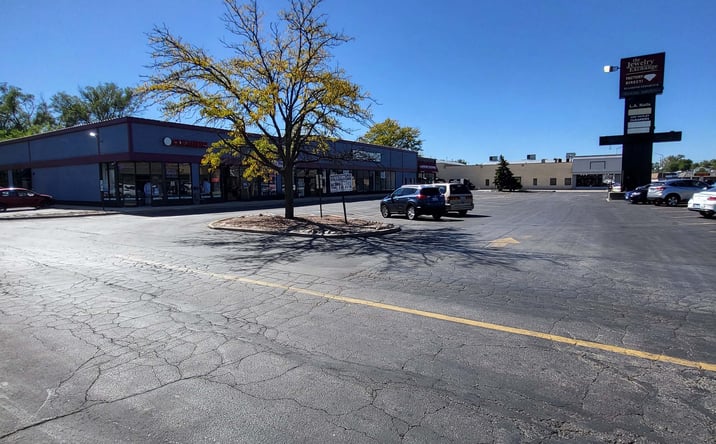 Pictures of Retail property located at 501-507 E St Charles Rd, Villa Park, IL 60181 for lease - image #1