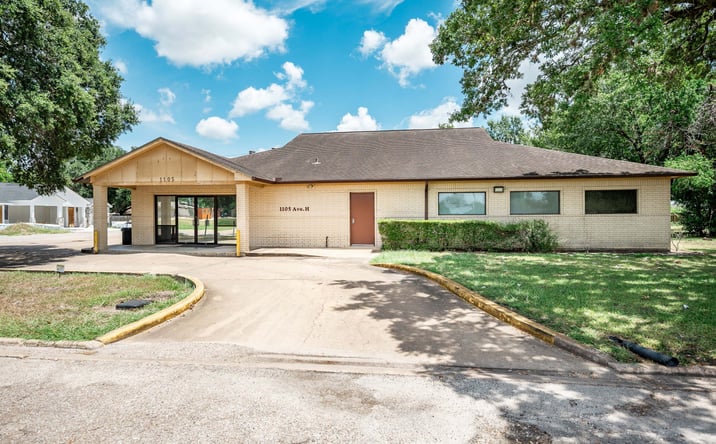 Pictures of Office, Special Purpose property located at 1105 Avenue H, Bay City, TX 77414 for lease - image #1