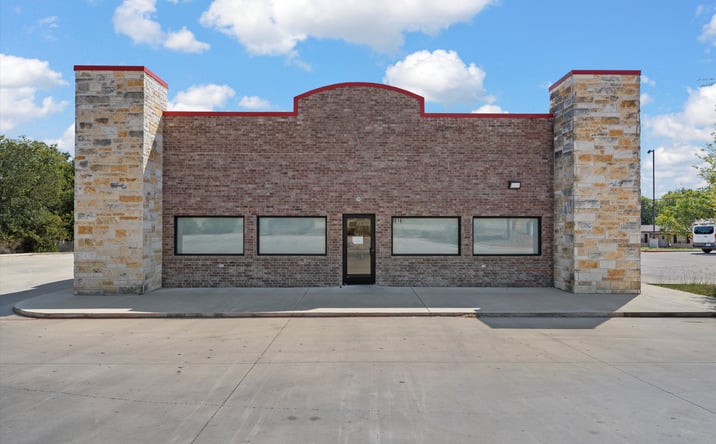 Pictures of Retail, Restaurant property located at 818 S Loop 121, Belton, TX 76513 for lease - image #1