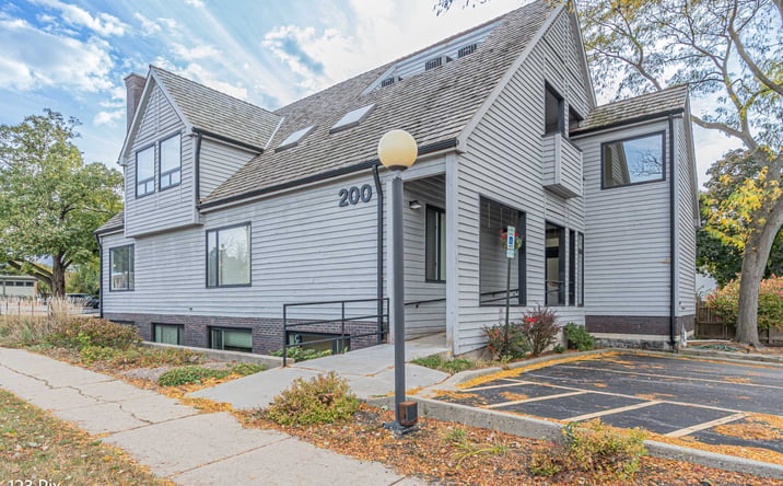 Pictures of Office property located at 200 N Northwest Hwy, Barrington, IL 60010 for lease - image #1